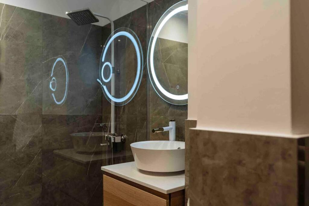 Апартаменты Stunning Views 2Br Intercontinental Flat Бухарест Экстерьер фото